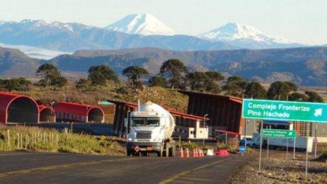 La Araucanía: Intendente explica que transporte de carga seguirá operando, pese al cierre de fronteras