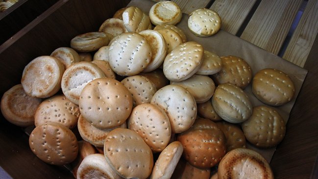 Alcalde Codina llamó a resguardar la venta de pan para que no sea fuente de propagación del coronavirus