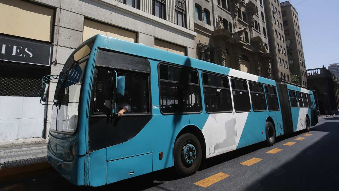 Autoridades reducen frecuencia de micros en 18 por ciento ante menor demanda