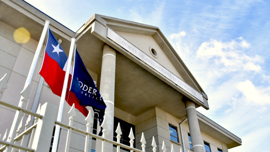 Nuevo revés para la rectora de la U. de Aysén: Corte acogió recurso de periodista