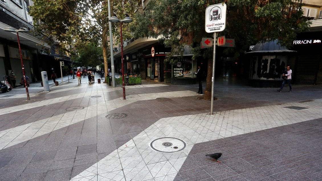 Presidente Piñera no descarta toque de queda 