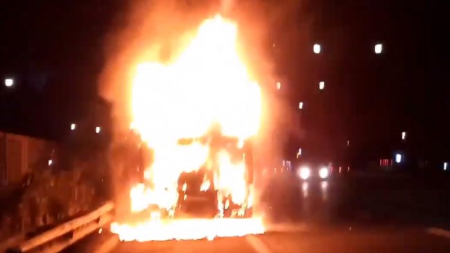 San Bernardo: Camión arde en llamas en la Autopista Central