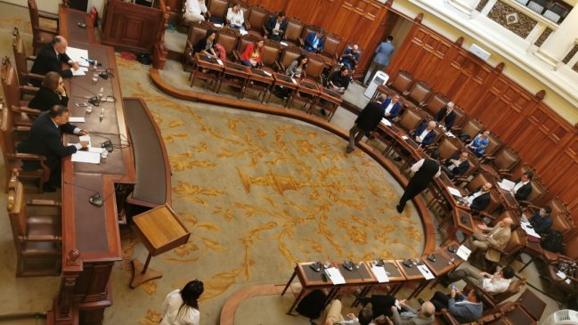 Dirigentes políticos definen con el Servel las fechas para el plebiscito y las Municipales