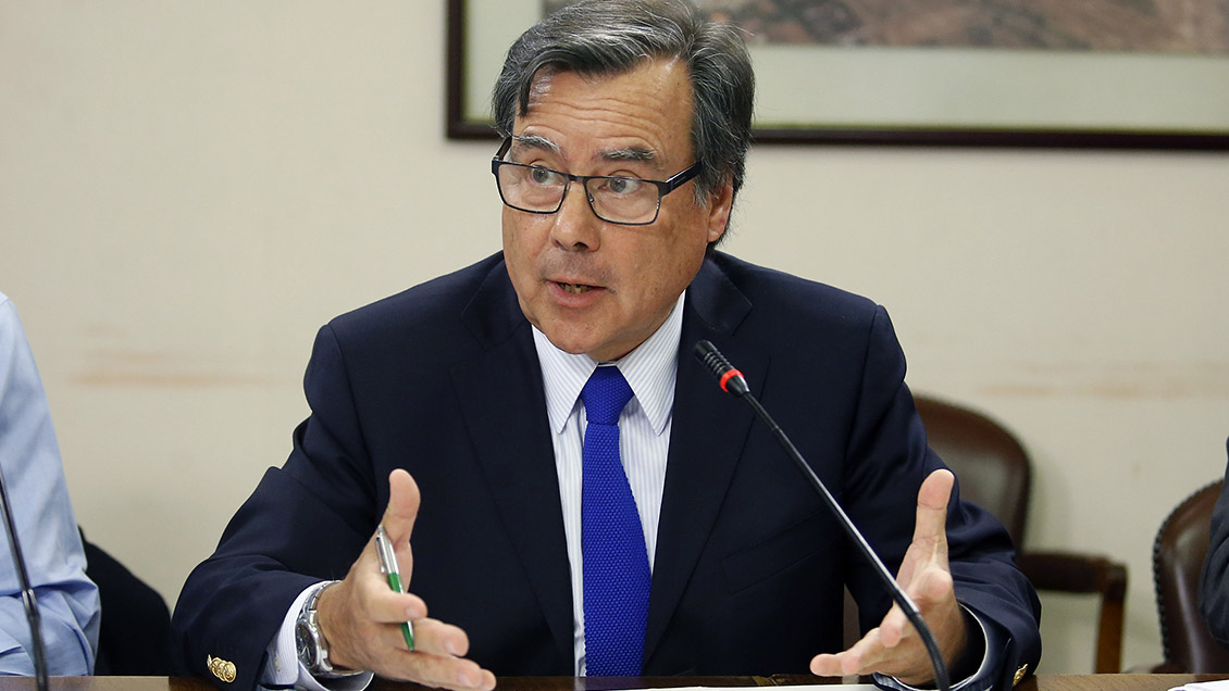 Diputado Urrutia explicó paseo a la playa pese a recomendaciones por Covid-19