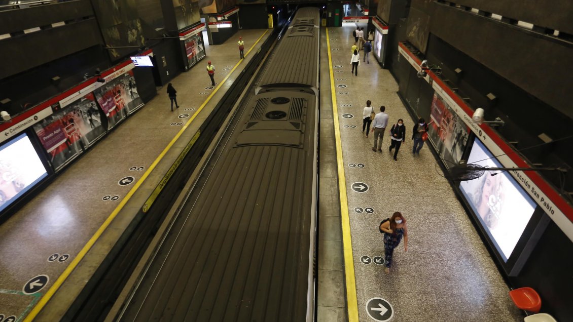 Por toque de queda, Metro adelanta cierre y retrasa horario de apertura