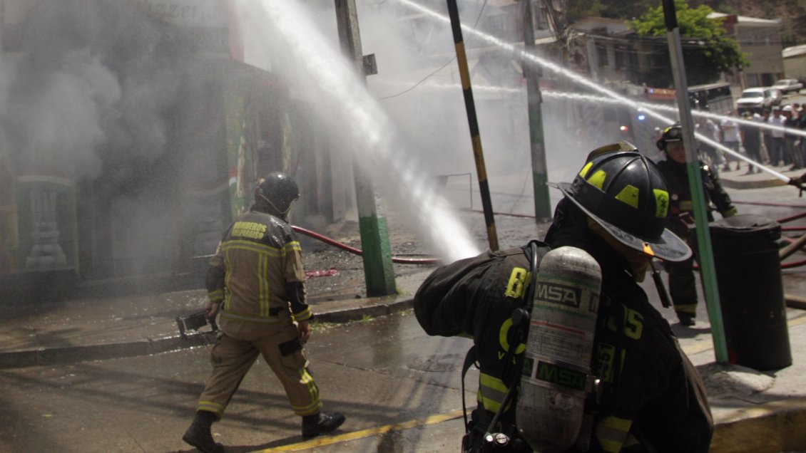 Valparaíso: Incendio afecta a una vivienda en el sector de Playa Ancha