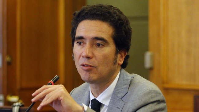 Ignacio Briones propuso a sus colegas ministros donar el 30% de su sueldo