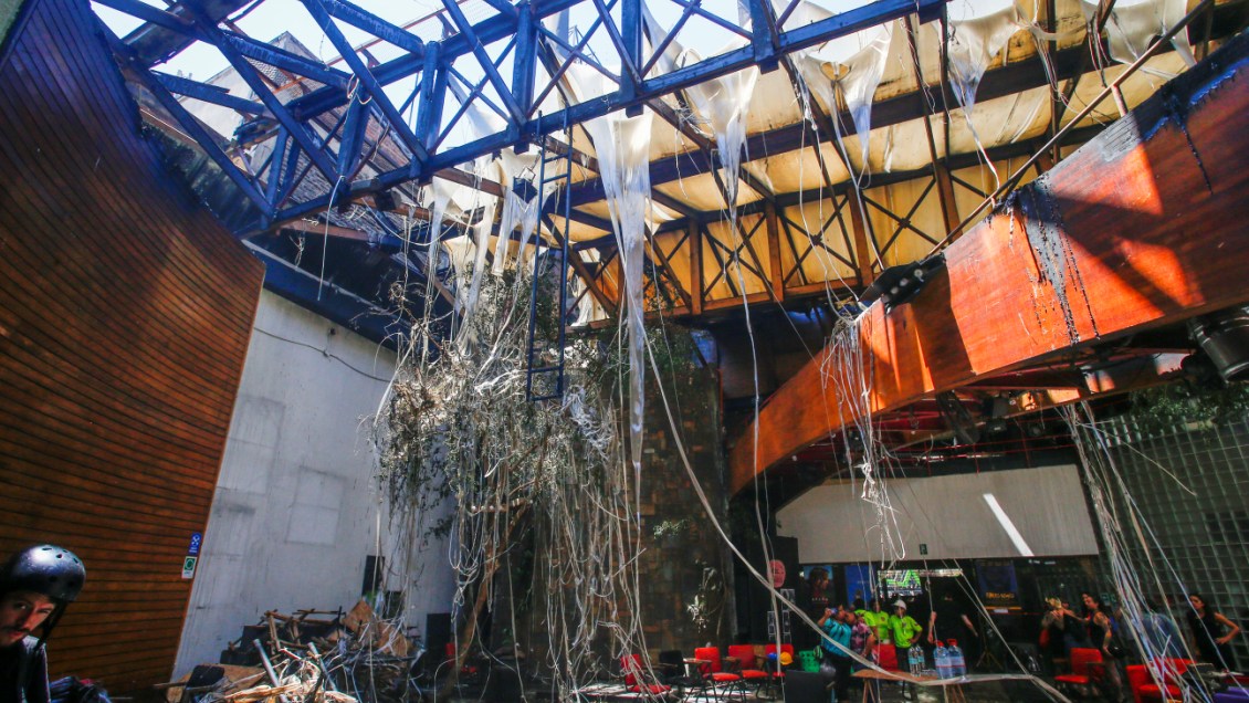 Informe de Bomberos: No hay pruebas de que bomba lacrimógena causara incendio del Centro Arte Alameda