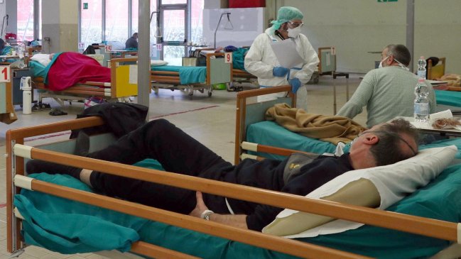 Los muertos en Italia ya son 6.820 y rompen la tendencia a la baja