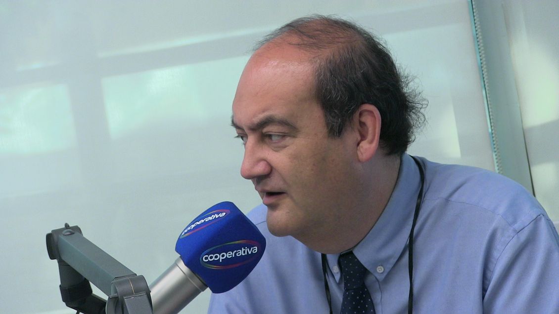 Constitucionalista Patricio Zapata reeditó su libro 