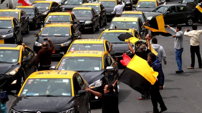 Polémica entre ministra Hutt y taxistas por protocolos sanitarios ante el coronavirus
