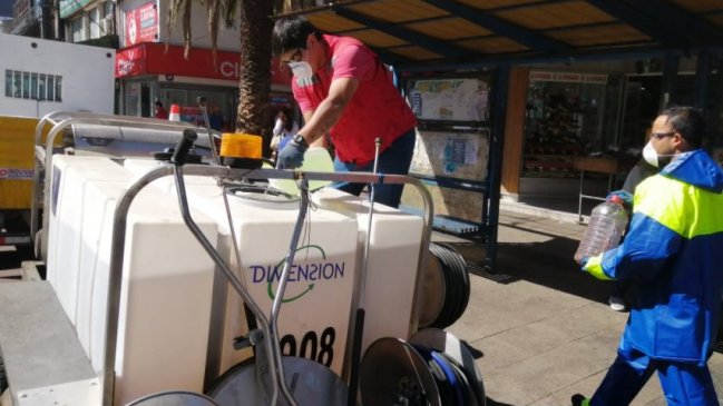 Agricultores facilitan maquinarias industriales para sanitización de calles y barrios de Chillán