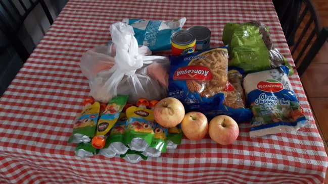 Apoderados acusan que cajas de alimentos Junaeb están incompletas