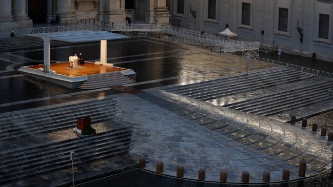 Papa Francisco bendijo al mundo en una plaza vacía: Nadie se salva solo de la pandemia