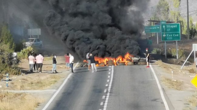 El principal acceso a Illapel fue bloqueado con barricadas