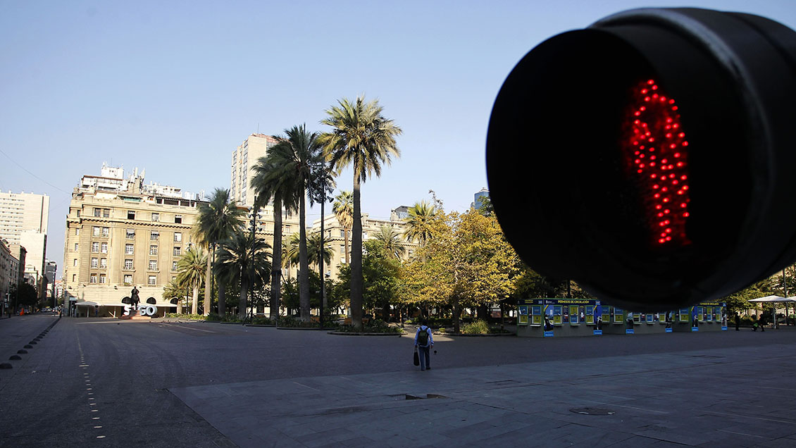 Cuarentena total: Tres detenidos en RM y 160 mil solicitudes de permisos especiales