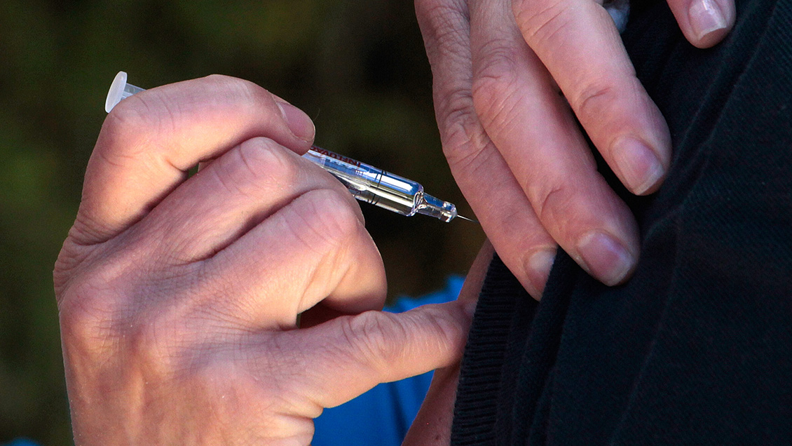 Alcalde de Cerro Navia cuestionó la suspensión de vacunas para niños de la comuna