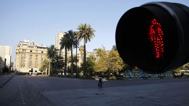 Cuarentena total: Tres detenidos en RM y 160 mil solicitudes de permisos especiales