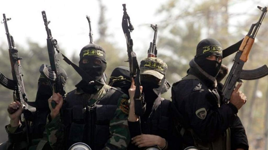 Miembros del Estado Islámico presos en Siria se amotinaron y algunos lograron escapar