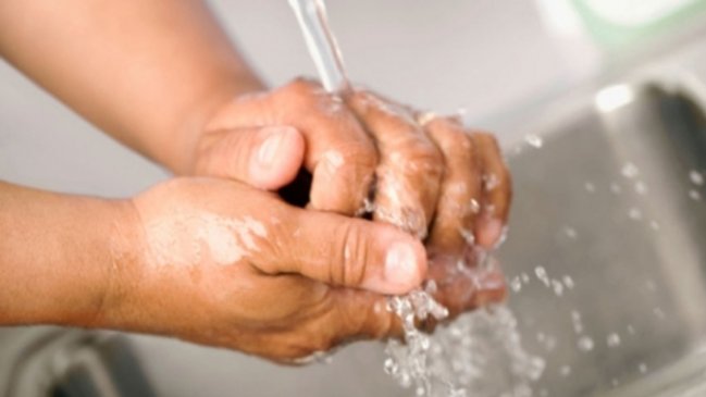 Más de 350 mil chilenos no tienen agua para lavarse las manos, según Greenpeace