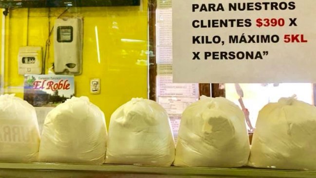 Panadería vende harina al costo a sus clientes en Talca