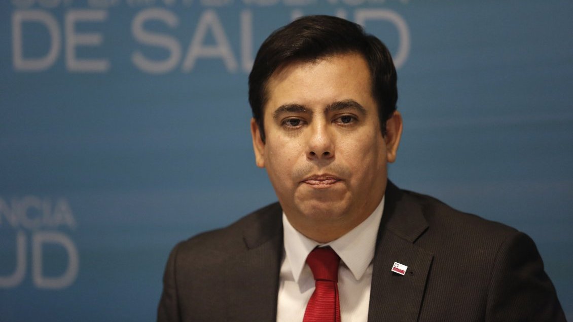 Superintendente de Salud comparecerá a comisión del Senado por alza en planes de isapres