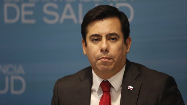 Superintendente de Salud comparecerá a comisión del Senado por alza en planes de isapres