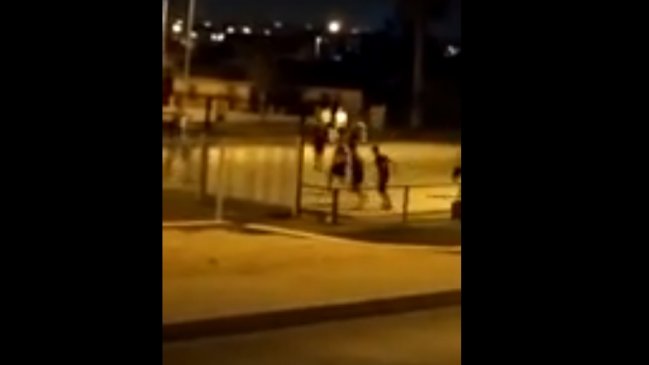 Vecinos acusan que carabineros jugaron babyfútbol en toque de queda en La Serena