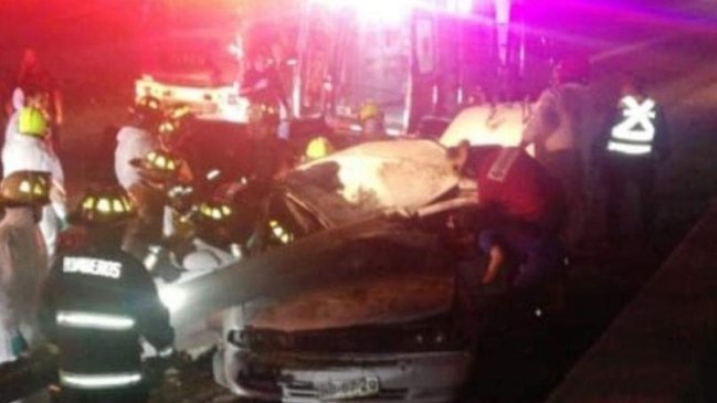 Huasco: Dos muertos por choque de vehículo contra un poste del alumbrado público