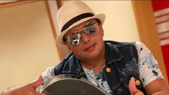 Cantante se salvó de un accidente de auto, pero se subió a una moto y murió