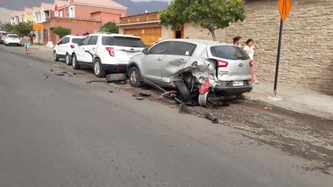 Antofagasta: Persecución policial terminó con tres vehículos chocados