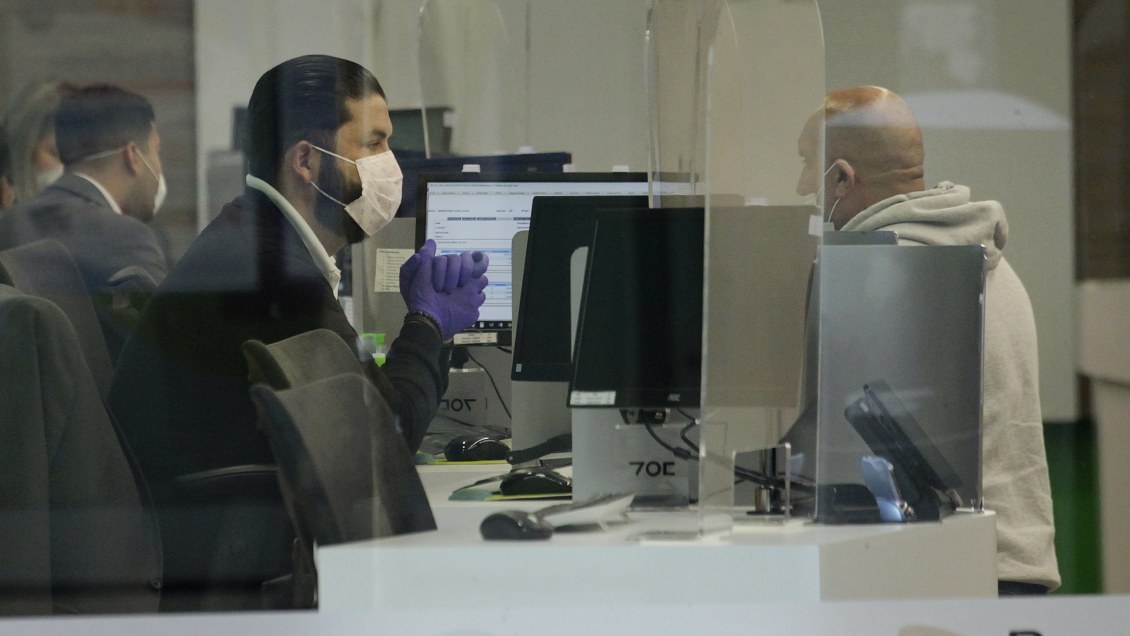 Diputados RN presentan proyecto para suspender pagos de dividendos y créditos por tres meses