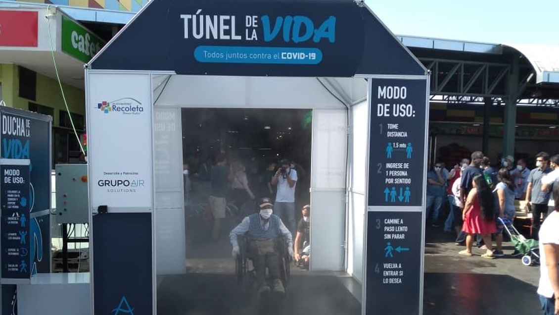 Recoleta instaló túnel sanitizador en entrada de La Vega Central