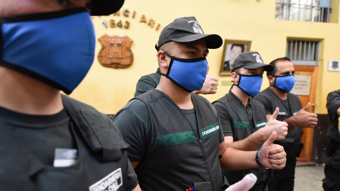Internos de Santiago y Valparaíso han producido 2.470 mascarillas para distribuir en penales