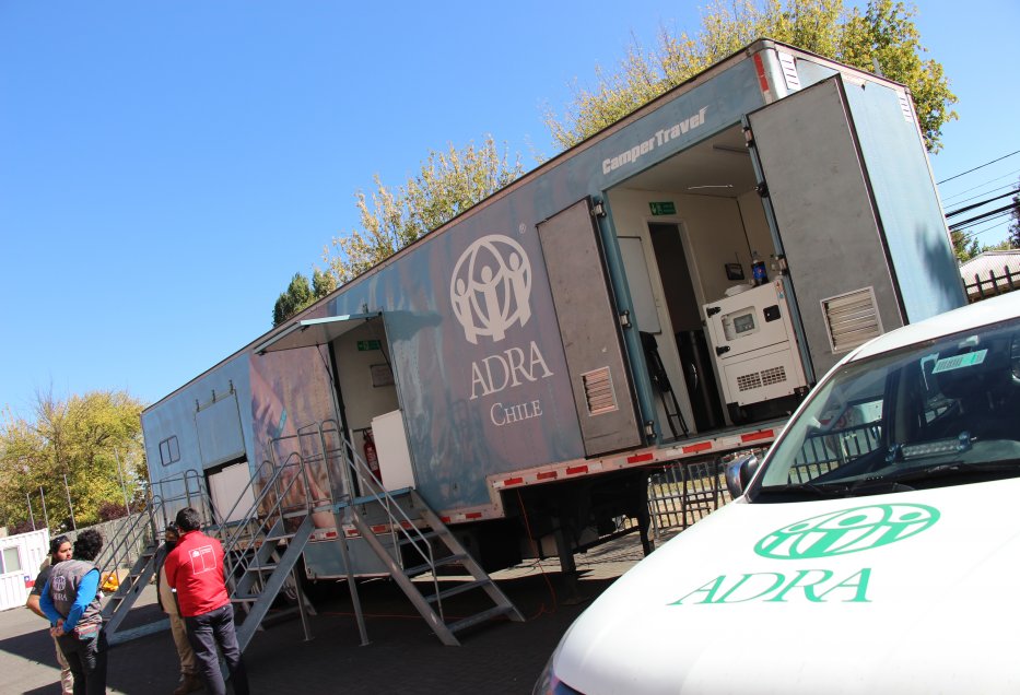 ONG dispuso camión con lavandería y cocina para ayudar al hospital de campaña en Chillán