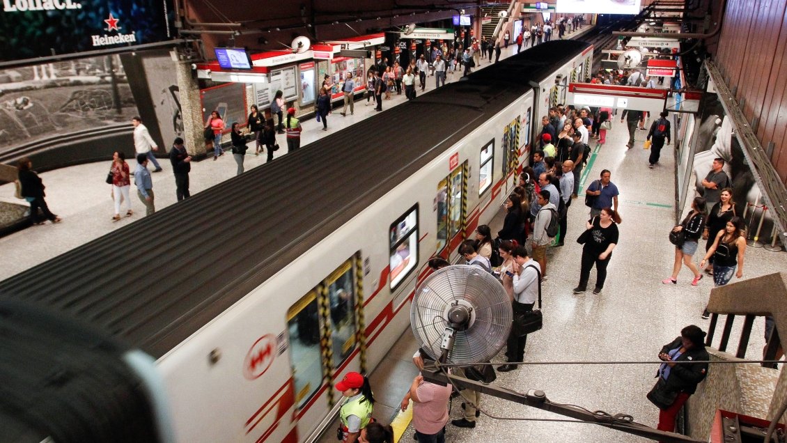 Estación Baquedano del Metro volverá a estar operativa para combinaciones este miércoles