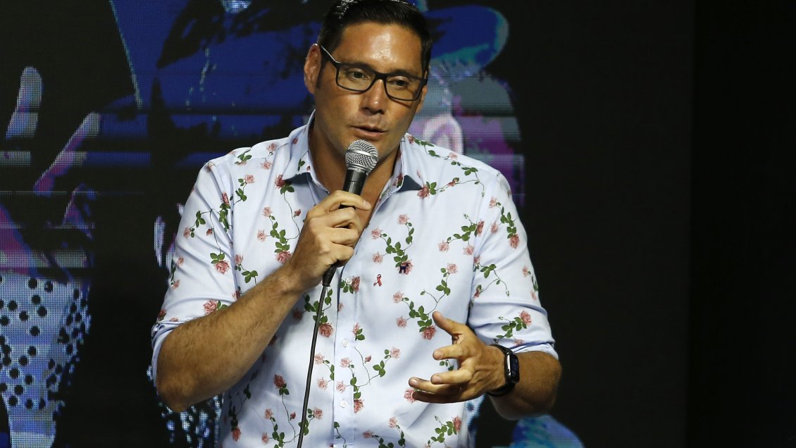 Francisco Saavedra: Canal 13 cumple el rol de TV pública que TVN no ha cumplido