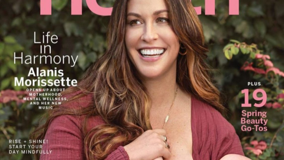 Alanis Morissette homenajeó a las madres en cuarentena con foto amamantando