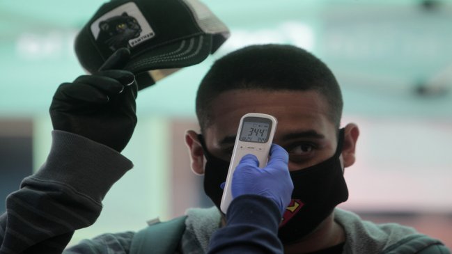 Detuvieron a hombre con Covid que intentaba viajar a Valdivia: Tenía alta médica, pero estaba con fiebre