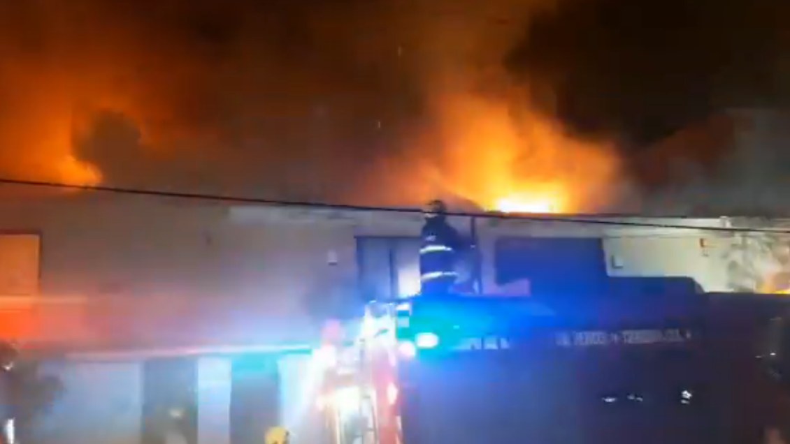 Bomberos controló incendio que dejó al menos 11 viviendas destruidas en Penco