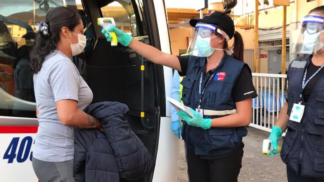 Autoridades realizan controles sanitarios a buses en Iquique