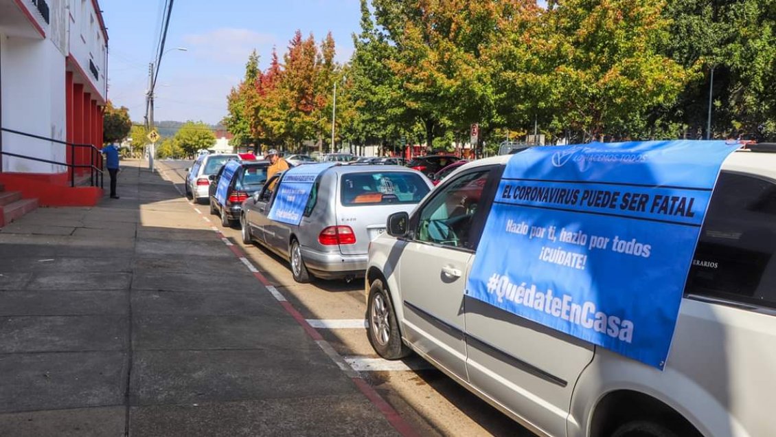 Con una caravana de carrozas fúnebres llaman a vecinos a respetar las medidas sanitarias por el Covid-19