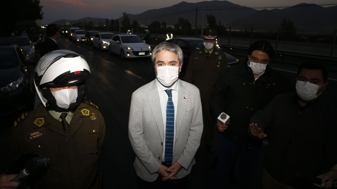 Ministro Blumel: 41 mil vehículos salieron de Santiago este Jueves Santo