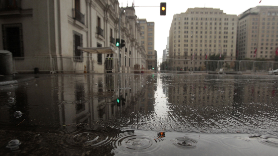 Comenzó proceso de sanitización de las calles de Santiago