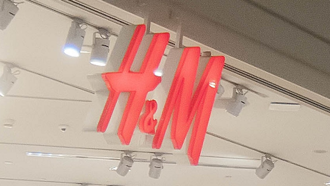 H&M suspendió la relación laboral con sus trabajadores en medio de la pandemia