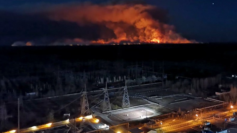 Incendio en zona de exclusión de Chernobil alcanzó Prípiat y se acerca a residuos radioactivos