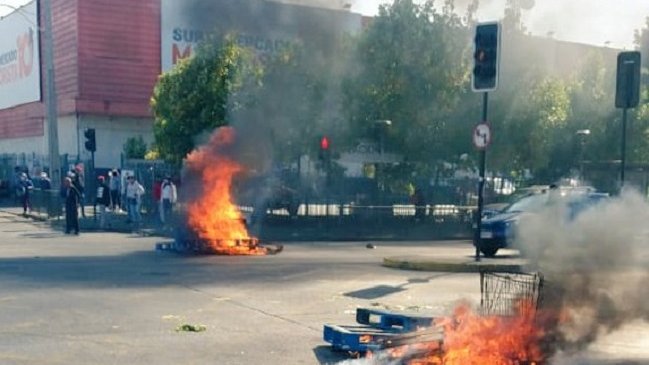 Comerciantes informales protestaron con barricadas en el centro de Concepción