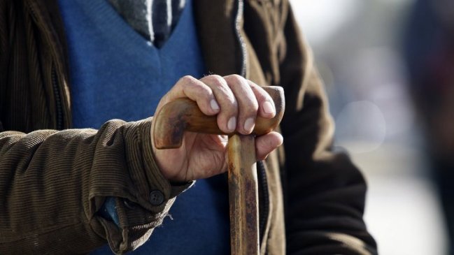 Radiografía INE: Cuántos son, dónde viven y en qué trabajan los adultos mayores en Chile