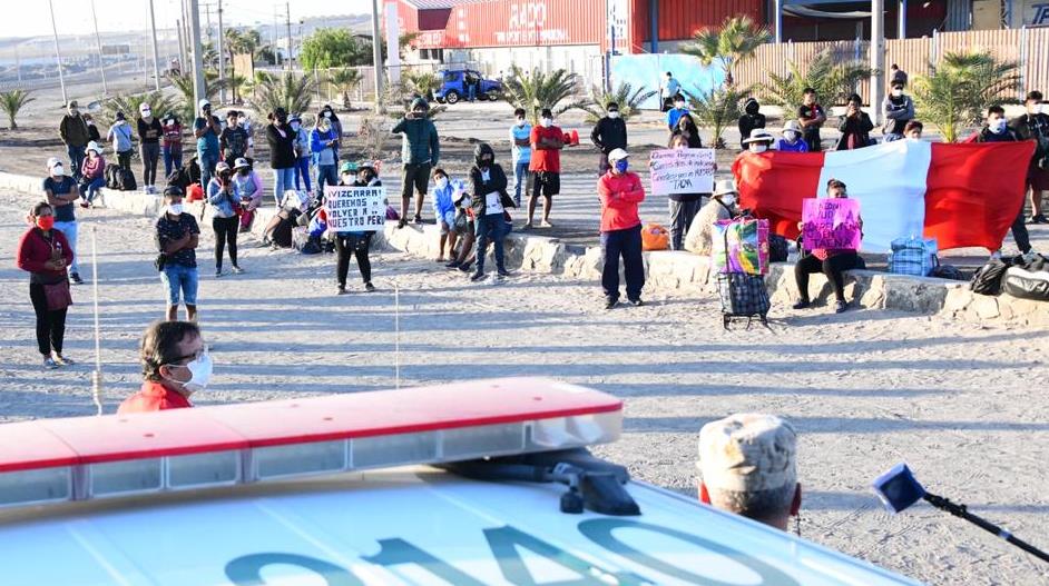 Ciudadanos peruanos varados en Arica comenzaron el éxodo vía aérea hacia Lima