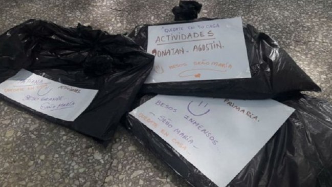 Profesora rural recorre 10 kilómetros para darles tareas a sus alumnos sin internet